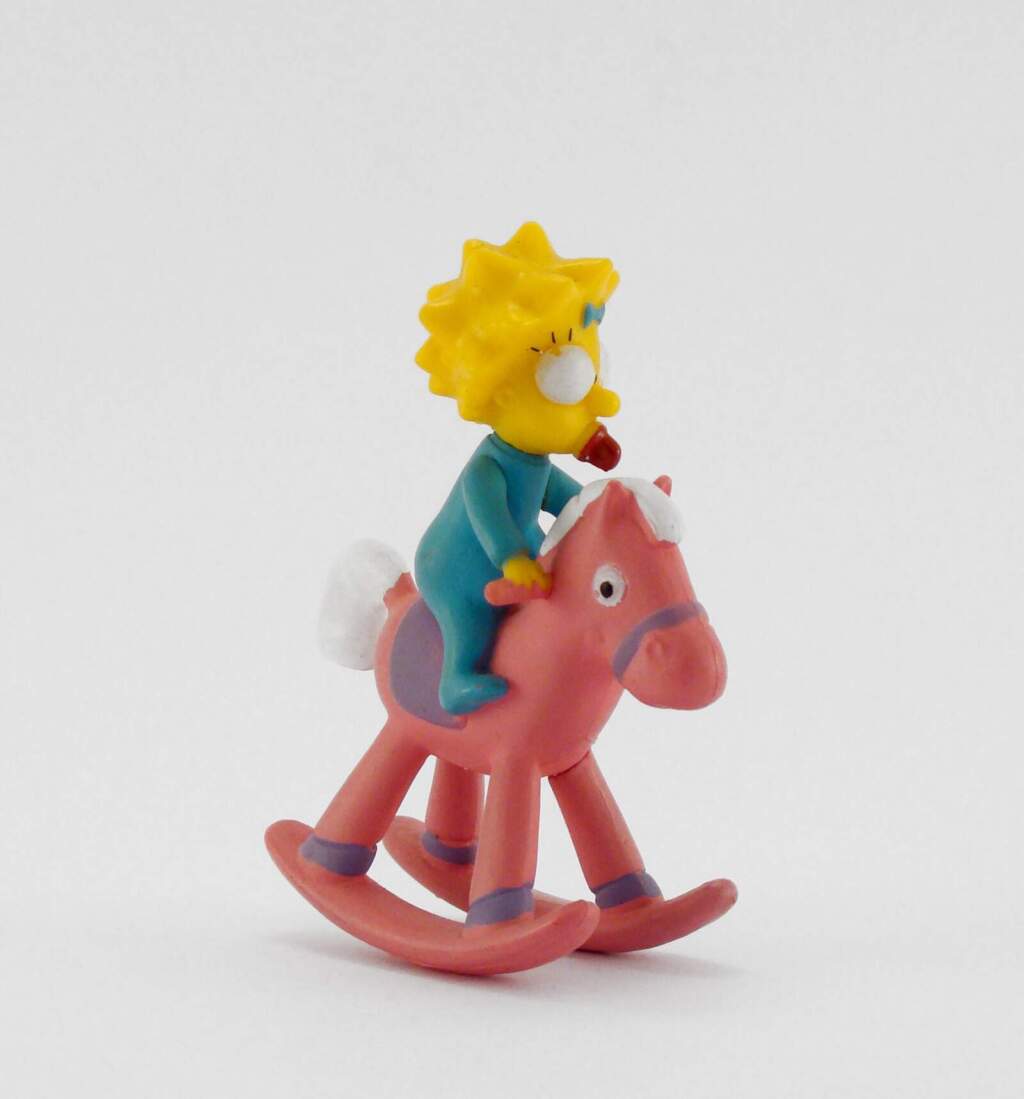 Maggie Simpson Figur auf pinkem Schaukelpferd Maggie Simpson - Die Simpsons - (c) Bild von Tiago Sierra sierratds auf Pixabay