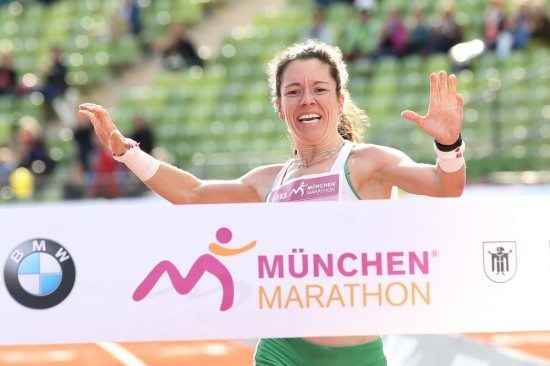 Silke Optekamp beim Zieleinlauf in München (Foto: Norbert Wilhelmi)