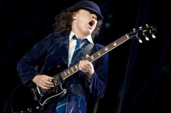 Angus Young (AC/DC) Angus Young (AC/DC)