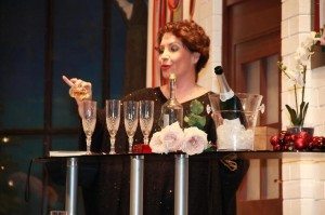 Katerina Jacob beim Giftmischen in "Belladonna".