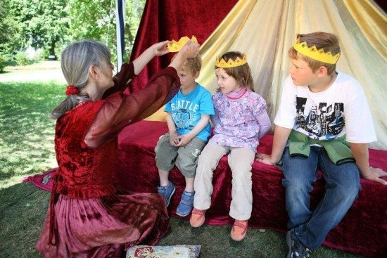 Einfach märchenhaft! Grimm’s Märchenfestival Einfach märchenhaft! Grimm’s Märchenfestival