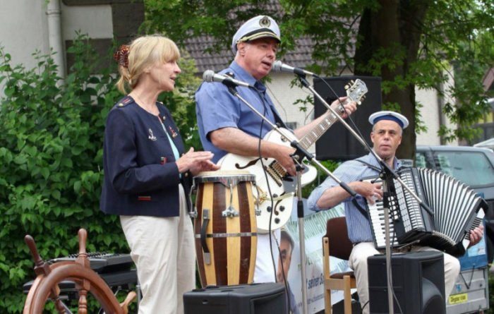 Erdbeerfest mit Kreativmarkt in Neuhaus im Solling Erdbeerfest Neuhaus / Solling