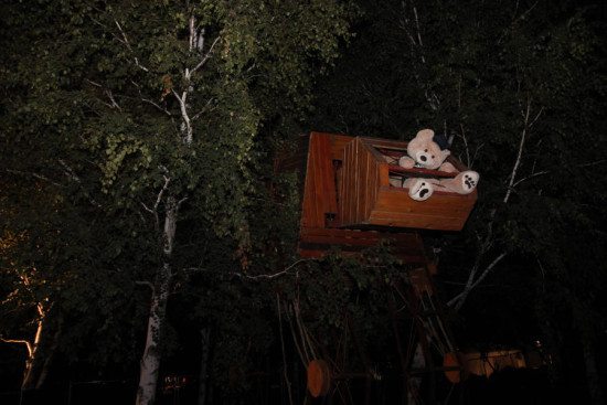 Ein AT-AT Walker aus Krieg der Sterne hat sich Teddy geschnappt.