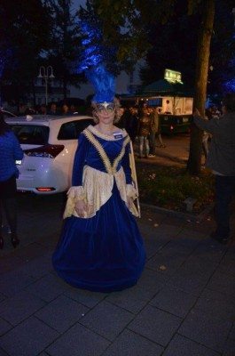 Eine Dame in barocker Aufmachung