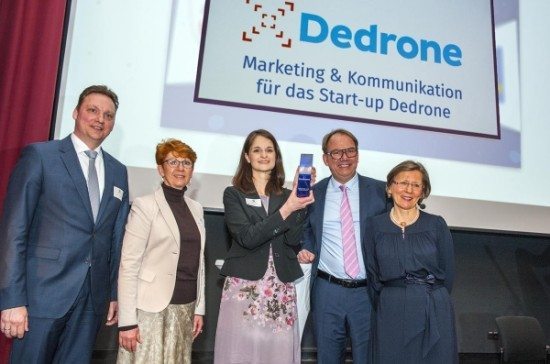 Kai Lorenz Wittrock, Wirtschaftsförderung Region Kassel, Petra Friedrich, Stadtverordnetenvorsteherin, Friederike Nielsen, Marketingleiterin Dedrone, Martin Benderoth, Präsident Marketing Club Nordhessen, Angelika Hüppe, Geschäftsführender Vorstand Marketing Club Nordhessen (v.l.n.r.)