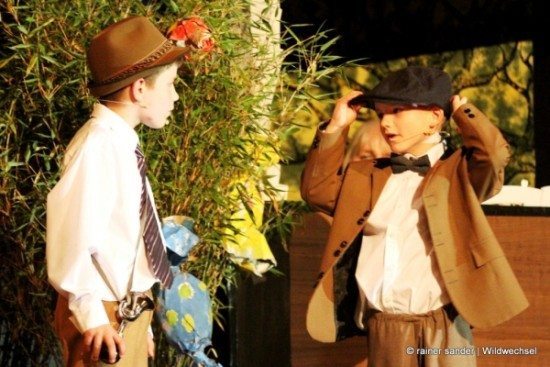 Emil und die Detektive: Jost Kersten (rechts) als Emil und Noah Bahn als Gustav (Foto: Rainer Sander)