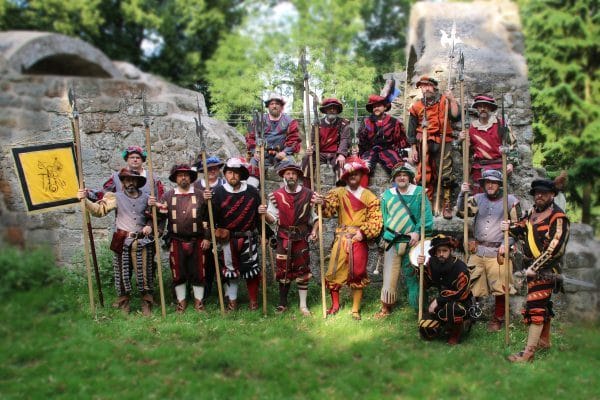 Schützengesellschaft 1560 Rhoden e.V. feiert im Rhoder Schlossgarten 50-jähriges Landsknechts-Jubiläum Schützengesellschaft 1560 Rhoden