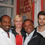 Zur Eröffnung vom El Paso kamen auch Prominente. Mit Inhaber Kuma Jey (links) freuen sich deshalb hier auch Prashant Jaiswal (u.a. Tatort, Stromberg), , Leonie Schneider (Schauspielerin) und Nikolai Haag (Mister Internet 2015)