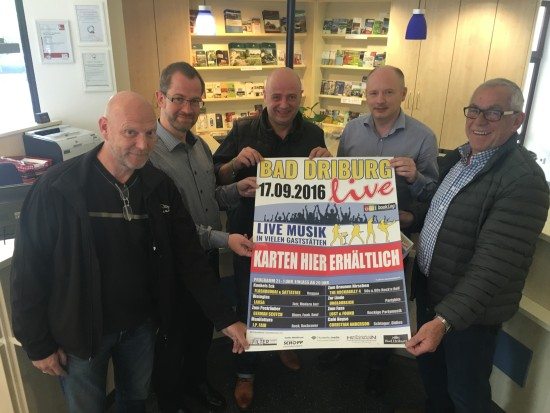 “Freuen sich auf das erste Kneipenfestival ‘Bad Driburg Live’: Piet Mannott (Gaststätte Zum Fass), Michael Lammert (Gaststätte zum Posträuber), Stefan Friedrich (Agentur OWL-Booking), Maik Kulgemeyer (Bad Driburger Touristik GmbH), Heinz Heinemann (Gaststätte Zur Linde)”