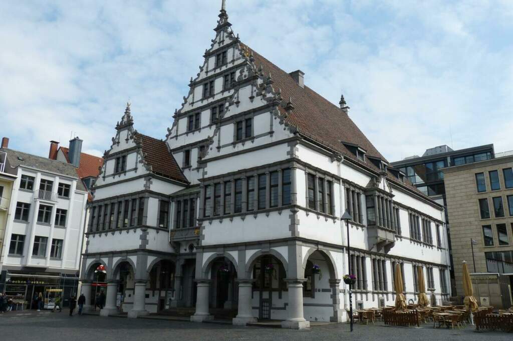 Was ist los in Paderborn? - Paderborner Marktplatz mit Blick auf das Rathaus | Bildurheber: Matthias Groppe