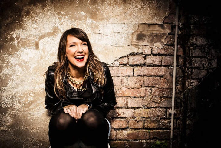 Carolin Kebekus in Alsfeld Faustdick hinter den Ohren!