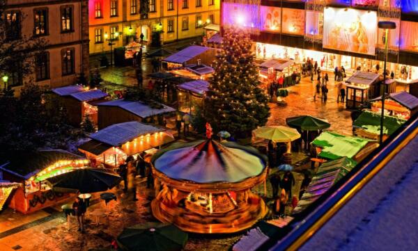 Der Weihnachtsmarkt in Fulda erstrahlt im vollen Glanz