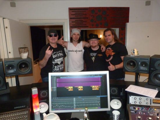 Mike Gerhold im Studio mit Bonfire