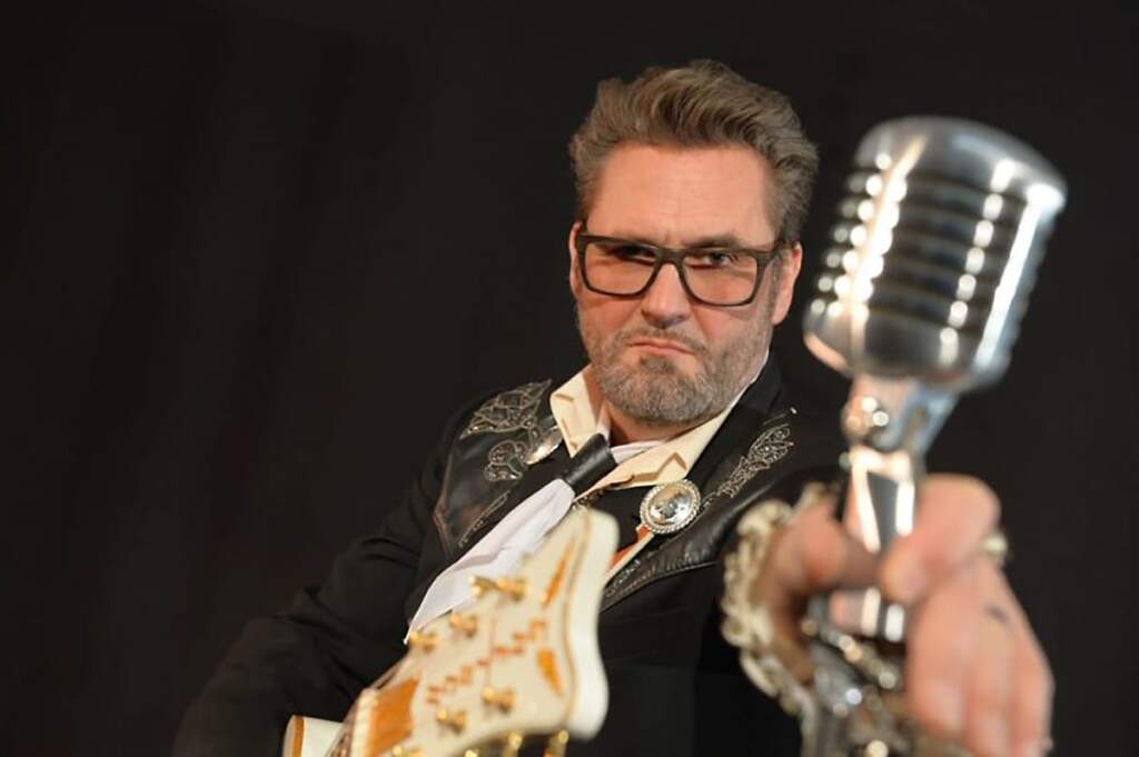 Karsten Köhlers Liste der 12 emotionalsten Songs aller Zeiten - Hier ein Foto von ihm im Torpedo 4-Style, (einer seiner Bands).