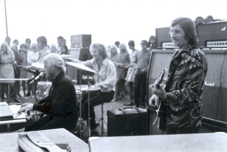 Die Petards 1968: (vorn, v. links) Klaus Ebert, Arno Dittrich, Horst Ebert und (hinten am Bass) Rüdiger Waldmann auf dem Herzberg Festival © Axel Traxel