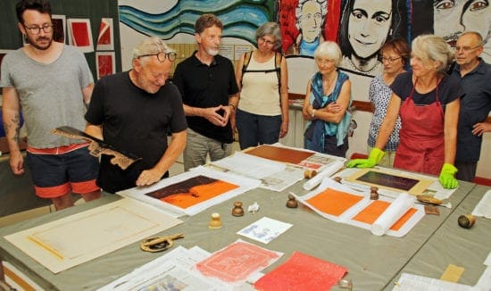2_Sommerakademie 2018 Atellierrundgang Foto Stadt Marburg, i. A. Heiko Krause _klein Ganz kleine und sehr große Drucke entstanden im Kurs „Von der Briefmarke bis zum Schiffssegel.“