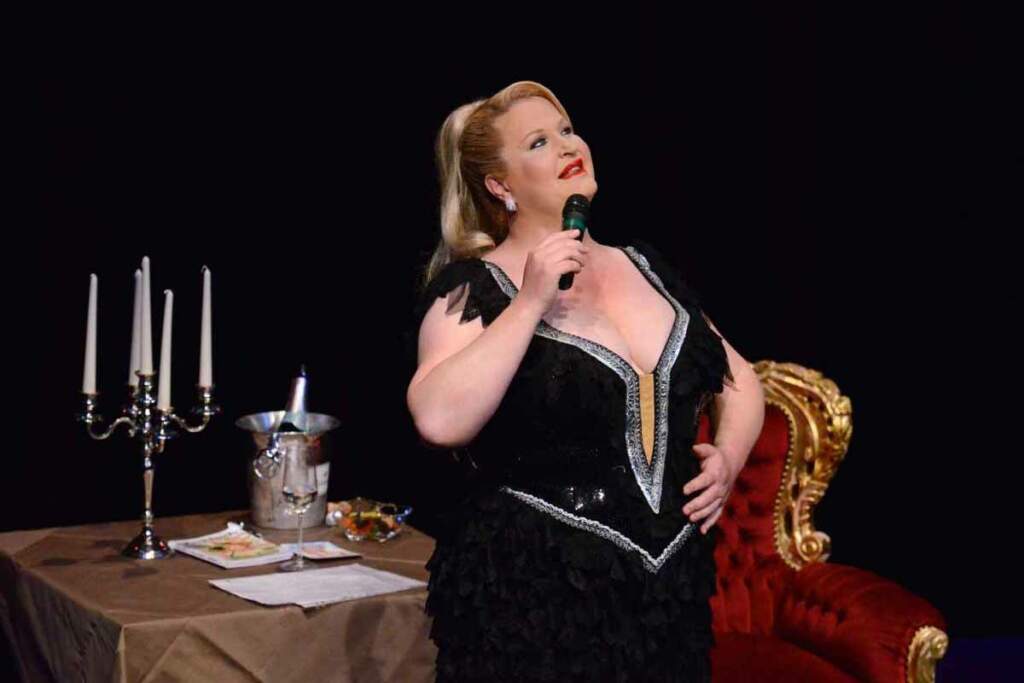 Comedy in Hülle und Fülle gibt es, Daphne de Luxe in Göttingen & Bielefeld auftritt! | (c) Simone Hofmann)