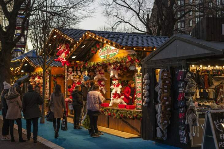Schlendern über den Weihnachtsmarkt - nur einer der Weihnachtsmärkte der Region