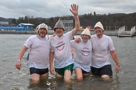 Nichts für Kälteempfindliche: Am 1. Januar wird die Badesaison an Hessens größtem See mit der 13. Auflage des Neujahrsschwimmens eröffnet. (Archivfoto WLZ: Conny Höhne)