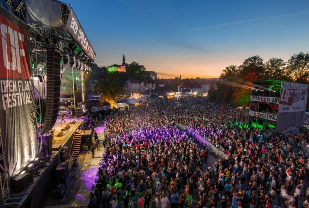Auf Wildwechsel.de findest Du neben Event-Tipps für Live-Musik in Schwalmstadt natürlich immer die neuesten Tipps zum Thema Festivals und Open Airs in Schwalmstadt, egal ob Treysa, Ziegenhain und anderswo. | Archiv-Foto vom Open Flair in Eschwege, einem der schönsten kleinen Open-Airs Deutschlands! | (c) Eric Kirchheim