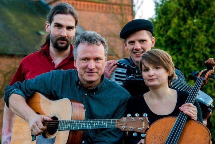Die Grenzgänger und Münchner Gitarrentrio in Schwalmstadt! Die Grenzgänger. Von links nach rechts: Frederic Drobnjak, Michael Zachcial, Felix Kroll, Annette Rettich. Foto: Helena Wuttke