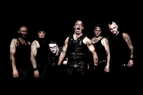 Völkerball - Die Coverband hat den Rammstein-Look.