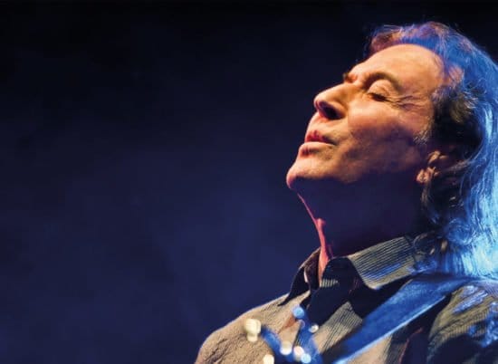 Albert Hammond geht auf Songbook-Tour , in welcher er seine eigenen Hits und Lieder, die er für andere geschrieben hat, singen wird.