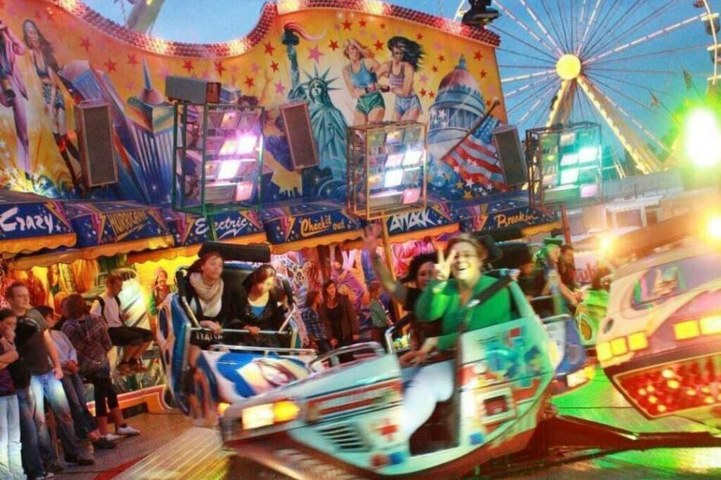DAS Viehmarkt - Der Kram- und Viehmarkt in Bad Arolsen ist das größte Volksfest Nordhessens. Willst Du wissen, wann das Viehmarkt 2025 startet? Dann schau mal weiter unten!
