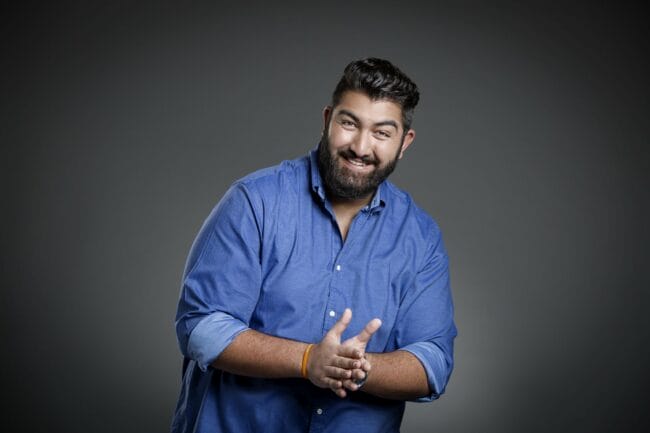 Bio, Comedian, Faisal Kawusi, Witze über Ausländer Der talentierte und erfolgreiche Comedian Faisal Kawusi - auffälliges Markenzeichen: Sein äußeres Erscheinungsbild mit einer Größe von 190 Zentimetern und einem Gewicht von 140 kg