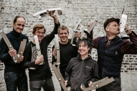 Die Toten Hosen, nun 22fache Echogewinner 2019, freuen sich über ihren Award-Regen. Foto: Credit Tobias Witte