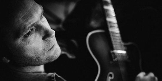 Thees Uhlmann, Paderborn, KulturSommer, Neuhäuser Schlosspark Eine der bekanntesten Musikgrößen aus der deutschen Rock-Szene in Paderborn zu Gast: Thees Uhlmann tritt auf. | wildwechsel.de
