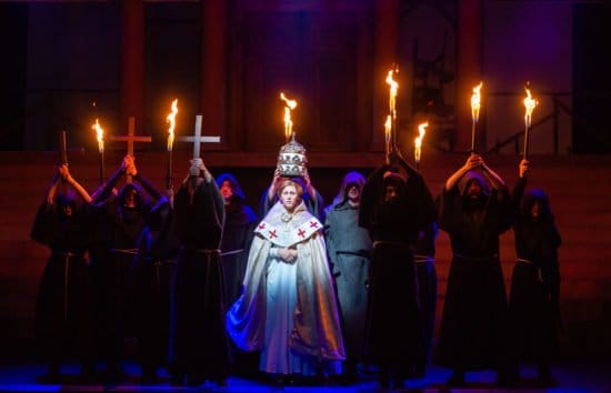 Licht und Schatten bestimmen das Leben der Johanna - Szene aus Die Päpstin - Das Musical - Musicalsommer Fulda 2019