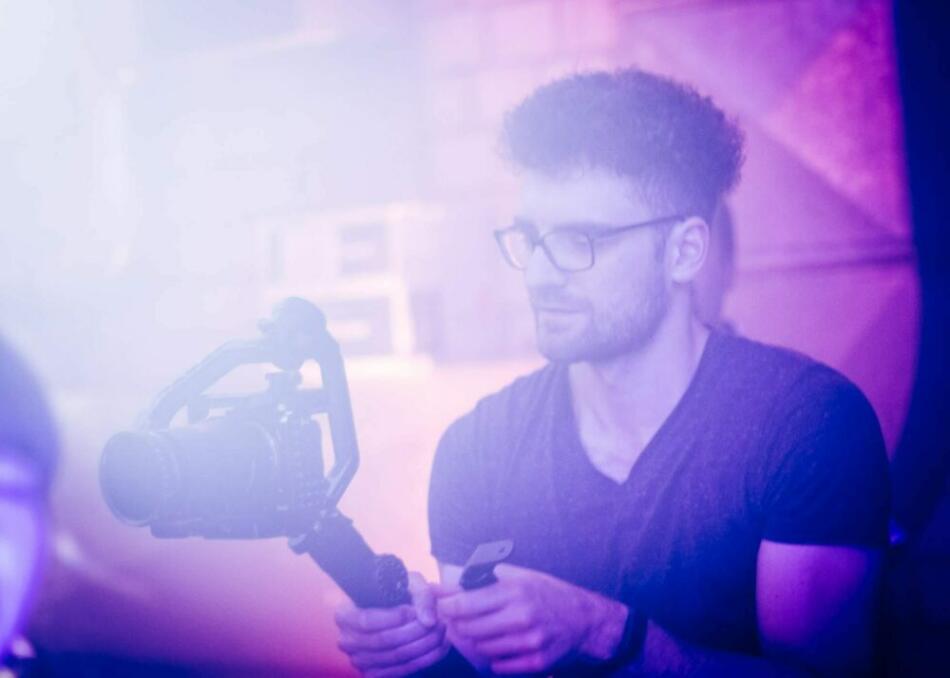 container under construction 20