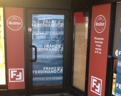 Franz Ferdinand Tür vor Eröffnung