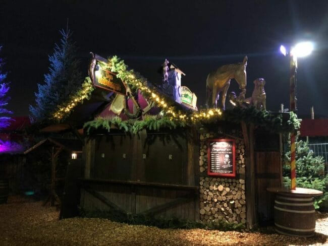 Märchenweihnachtsmarkt: Im Winterwald auf dem Friedrichsplatz