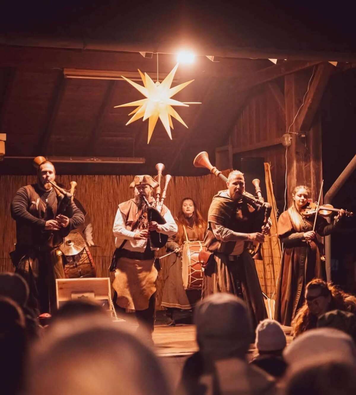 Unvermeydbar waren auch schon 2024 auf dem Mittelalterlichen Weihnachtsmarkt im Tierpark Sababurg| (c) Unvermeydbar