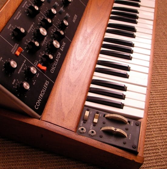 Corona-Krise, Moog, Minimoog, Korg, App, iPhone, Android, iOS Corona-Krise: Mit der App des Korg Minimoog kann man jetzt auch zuhause Musik machen!