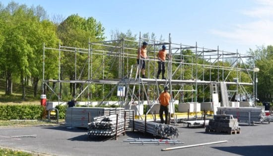 Autokino in Baunatal: Neben dem Parkstadion wurde fleißig gebaut, sodass es heute Abend losgehen kann!