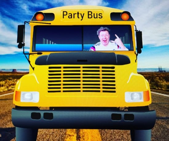 DJ Sventastic, Party Bus, Stream, Live, Twitch, Live-Stream auf Twitch! Meeeeep, meeep: DJ Sventastic streamt mit seinem "Party-Bus" jetzt eine interaktive Show auf Twitch!
