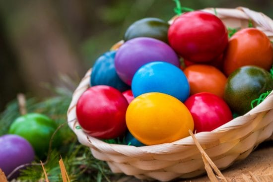 Ostern und Corona, NRW, Niedersachsen, Hessen, Ostern, Corona, Ostern und Corona, Was ist erlaubt, Osterspaziergang, Oster-Spaziergang Ostern und Corona: Was ist erlaubt? Wie wird Ostern während Corona dieses Jahr ablaufen? Wir haben die Regeln in NRW, Hessen und Niedersachsen zusammengefasst.