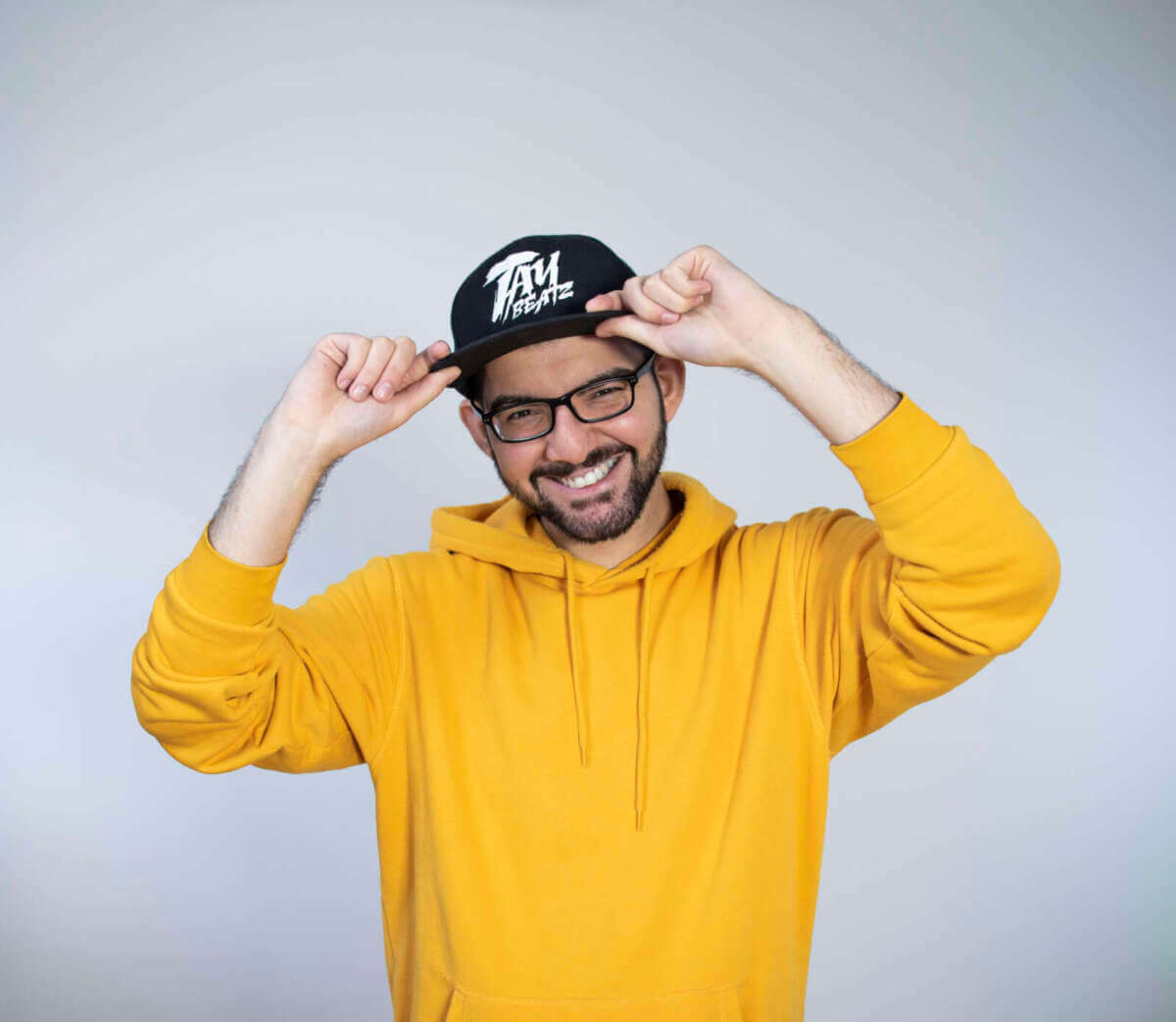 DJ Taybeatz im gelben Hoodie - er ist zu Gast beim Summer Closing Festival in Bad Wildungen.| (c) Taybeatz