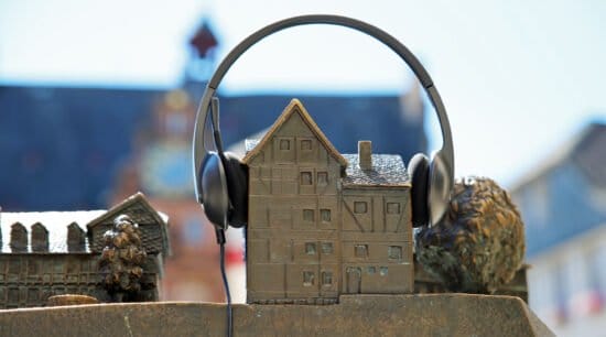 Podcast, Marburg, Hör mal Marburg Für Marburg gibt’s nun regelmäßig was auf die Ohren: Die Universitätsstadt startet am 27. Juli ihren offiziellen Podcast „Hör mal Marburg“. (Foto: Simone Schwalm, Stadt Marburg)