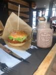 Burger und Milchshake im Hood Burger