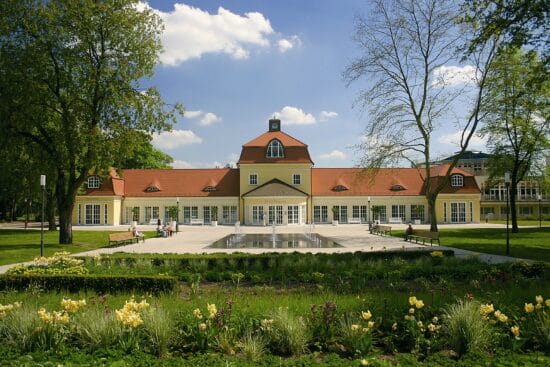 Katharinenweg, Bad Hersfeld, Wandern, Tourismus Das Kurhaus in Bad Hersfeld - eine der Sehenswürdigkeiten, die man auf dem Katharinenweg Bad Hersfeld bewundern kann.