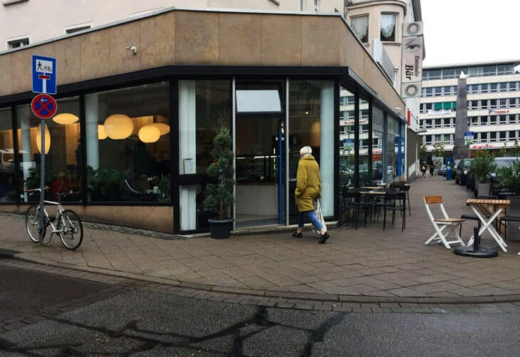 Frokost hos Line Kassel Mitten in der Innenstadt von Kassel, an der Ecke von Wolfsschlucht und Theaterstraße liegt das neue dänische Restaurant Frokost hos Line von Gastronomin Line Umbach | (c) Wildwechsel