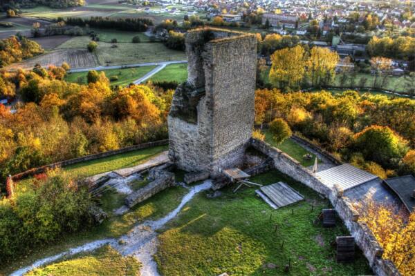 Ausflugsziele trotz Corona: Die schönsten Burgen und Schlösser in Nordhessen: Kugelsburg (c) Pixabay LINK THUMB