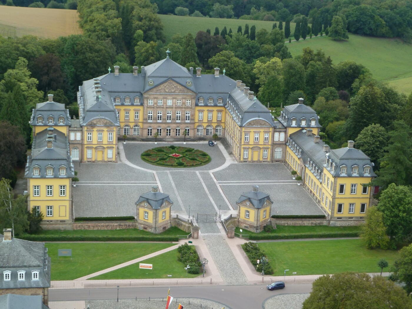 Residenzschloss Arolsen | Geschichtliches: Das Residenzschloss Arolsen wird auch das Versailles Nordhessens genannt, eine barocke Schlossanlage mit allen Ausstattungsmerkmalen einer Residenz vor 300 Jahren. | (c) Stiftung des Fürstlichen Hauses Waldeck und Pyrmont
