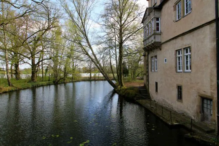 Burgen und Schlösser als Ausflugsziel: Wasserschloss Ulenburg in Löhne