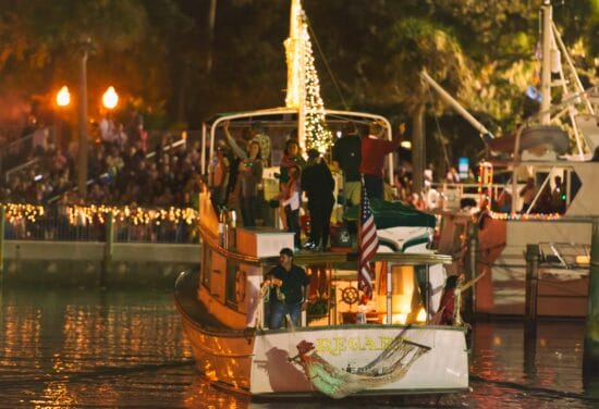Weihnachtstraditionen rund um den Globus, Boot, Boots Parade, Weihnachten Boat Parade (c) Visitstpeteclearwater.com