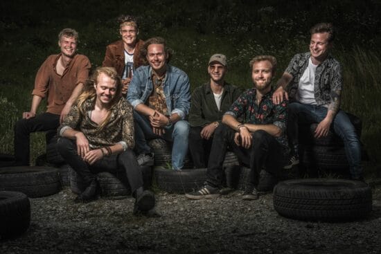 Boys From Heaven, Jakob Muxoll Die siebenköpfige Band <strong>Boys From Heaven</strong> freuen sich über ihr Debütalbum. | (c) Jakob Muxoll